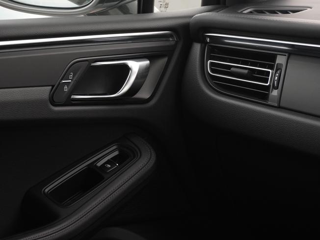 PORSCHE Macan Photo 29