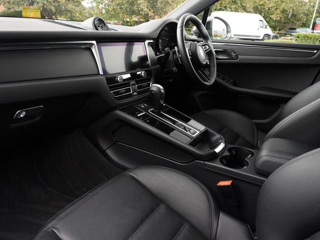 PORSCHE Macan Photo 3