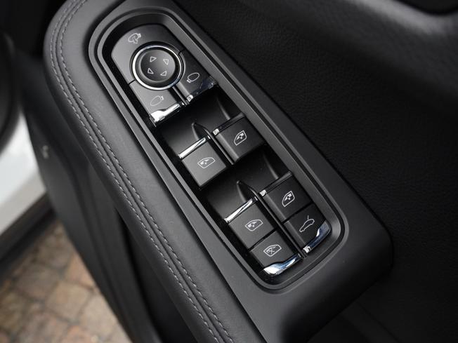 PORSCHE Macan Photo 31