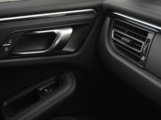 PORSCHE Macan Photo 35