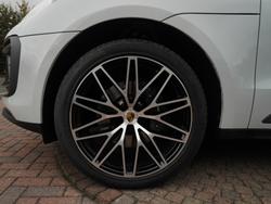 PORSCHE Macan Photo 4