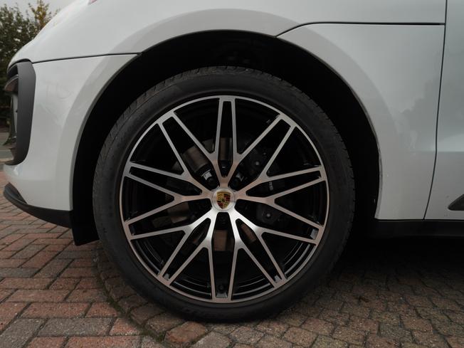 PORSCHE Macan Photo 4