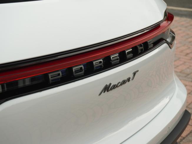 PORSCHE Macan Photo 42