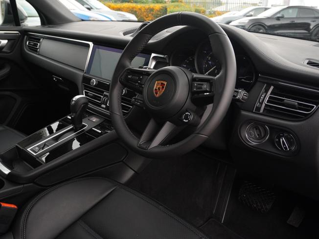 PORSCHE Macan Photo 8