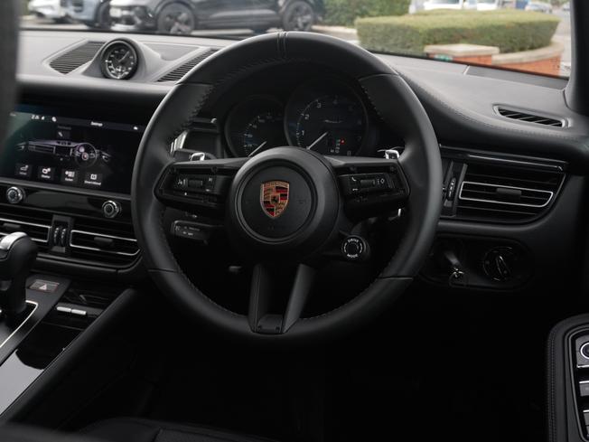 PORSCHE Macan Photo 9
