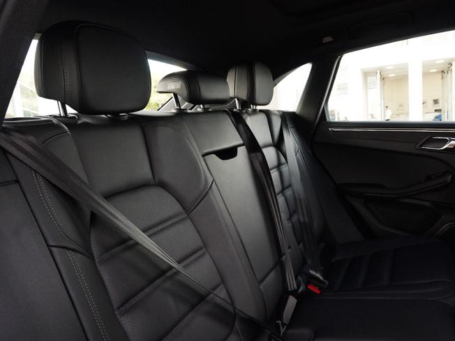 PORSCHE Macan Photo 10