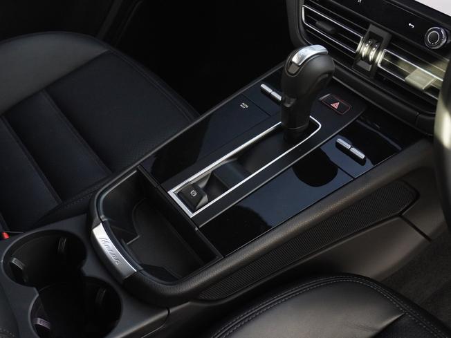 PORSCHE Macan Photo 23