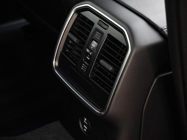 PORSCHE Macan Photo 24