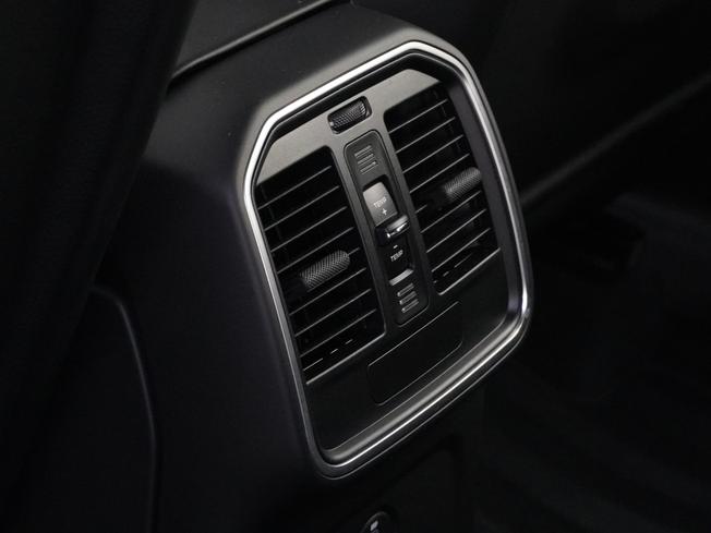 PORSCHE Macan Photo 25