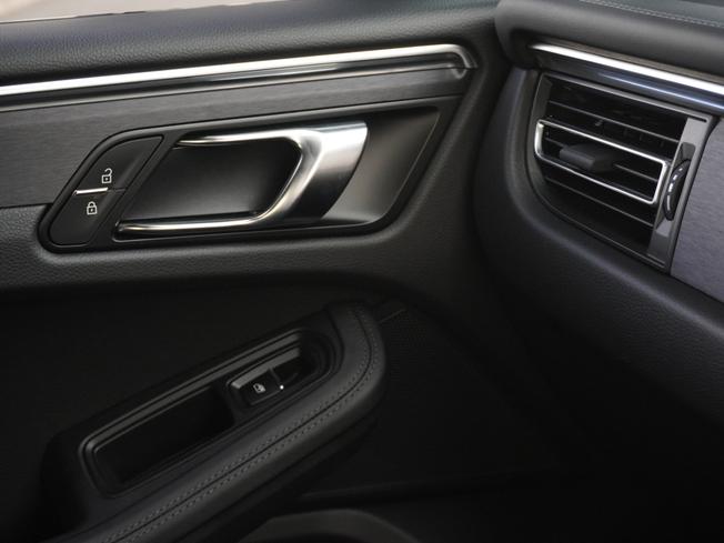 PORSCHE Macan Photo 28