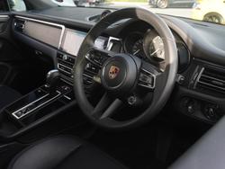 PORSCHE Macan Photo 3
