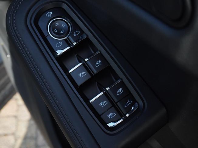 PORSCHE Macan Photo 31