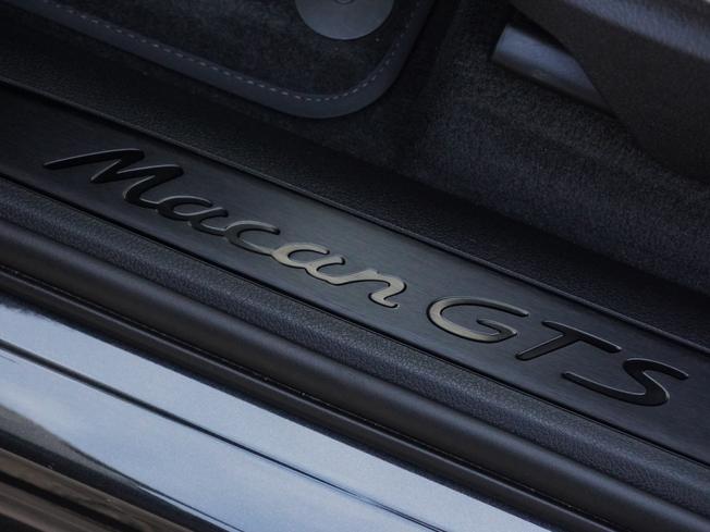 PORSCHE Macan Photo 32