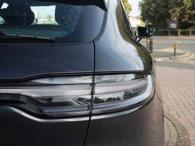 PORSCHE Macan Photo 40
