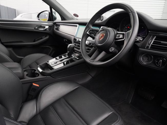 PORSCHE Macan Photo 11