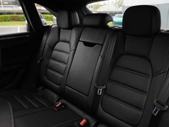 PORSCHE Macan Photo 13