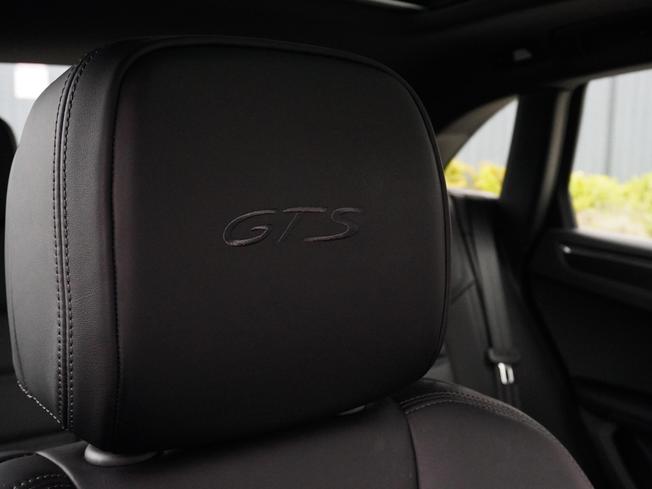 PORSCHE Macan Photo 16
