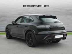 PORSCHE Macan Photo 2