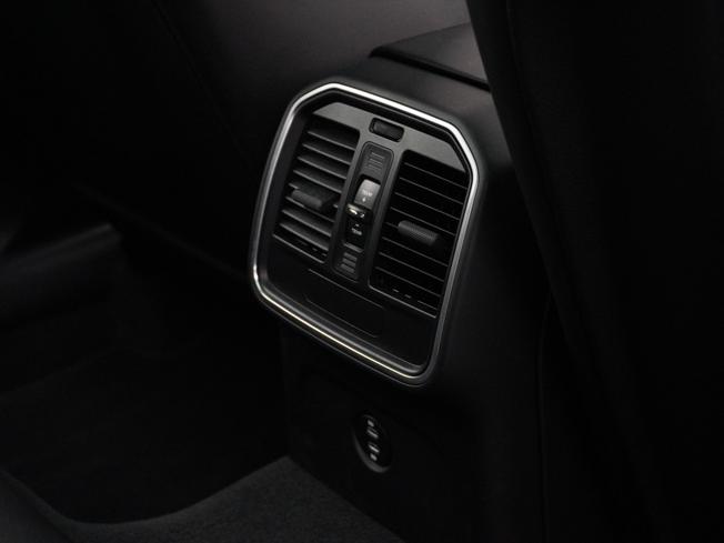 PORSCHE Macan Photo 27