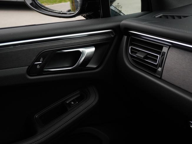 PORSCHE Macan Photo 29