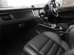 PORSCHE Macan Photo 3