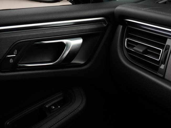 PORSCHE Macan Photo 30