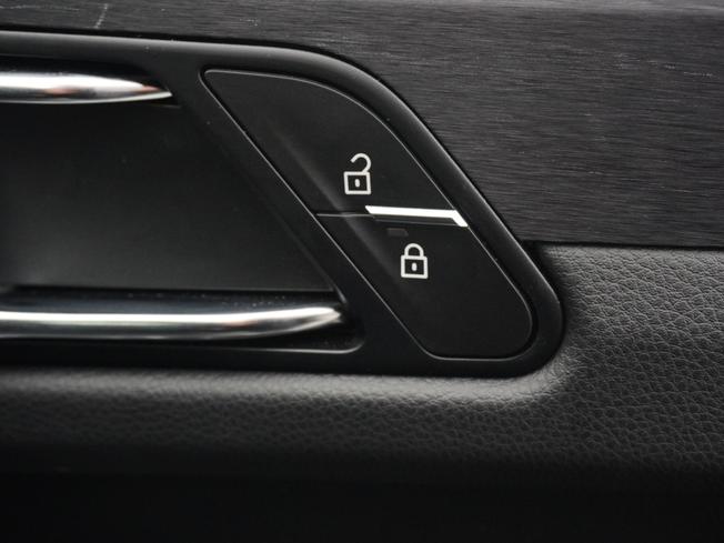 PORSCHE Macan Photo 35