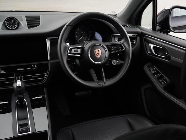 PORSCHE Macan Photo 9