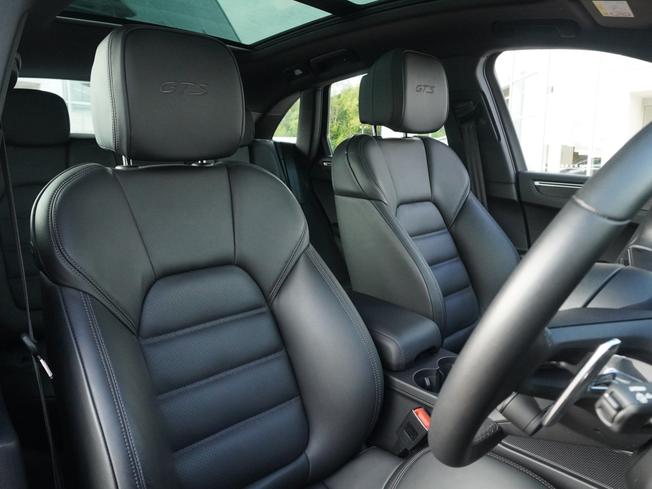 PORSCHE Macan Photo 10