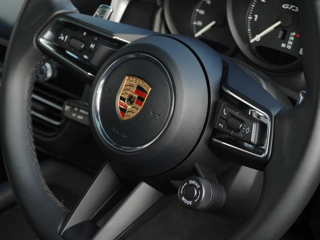 PORSCHE Macan Photo 17