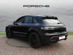 PORSCHE Macan Photo 2