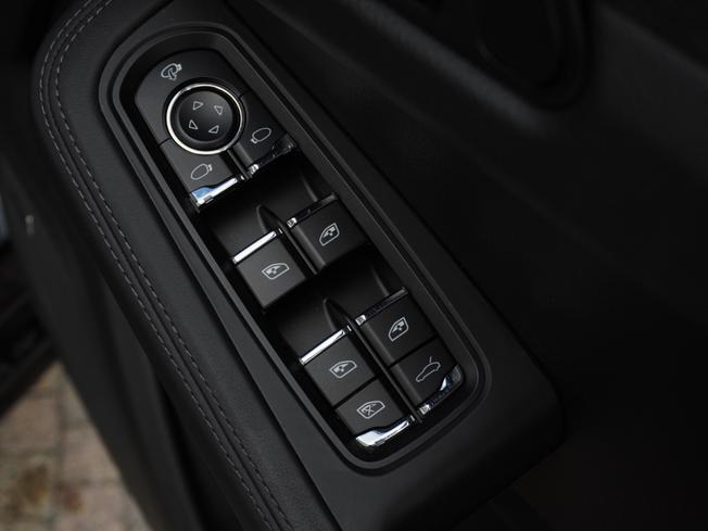 PORSCHE Macan Photo 25
