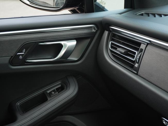 PORSCHE Macan Photo 29