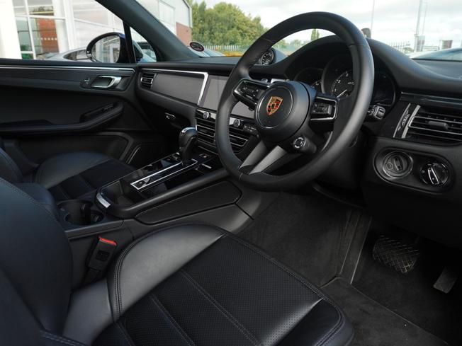 PORSCHE Macan Photo 3