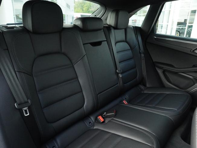 PORSCHE Macan Photo 9