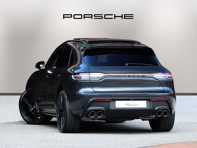 PORSCHE Macan Photo 2