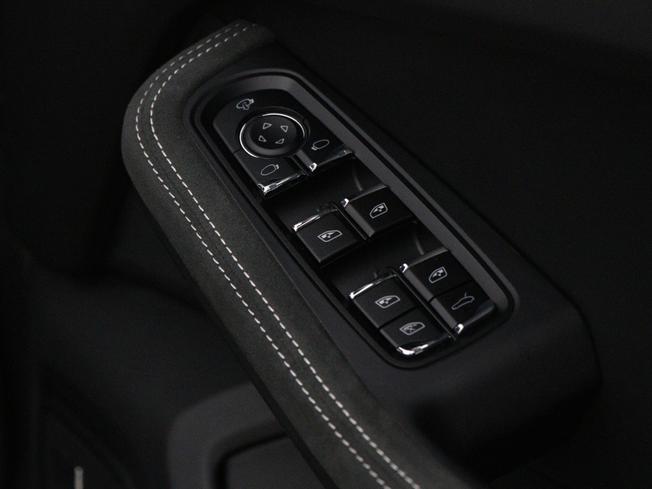 PORSCHE Macan Photo 35