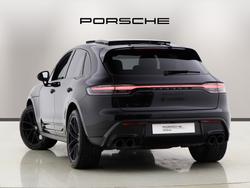 PORSCHE Macan Photo 2