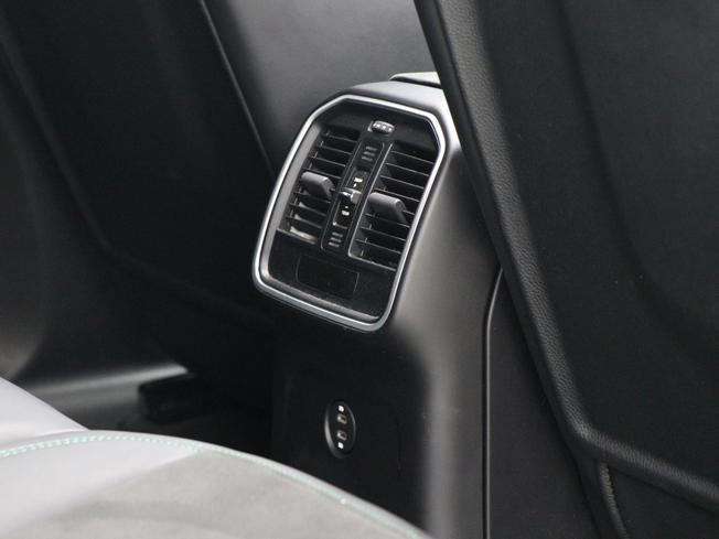 PORSCHE Macan Photo 25