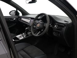 PORSCHE Macan Photo 3