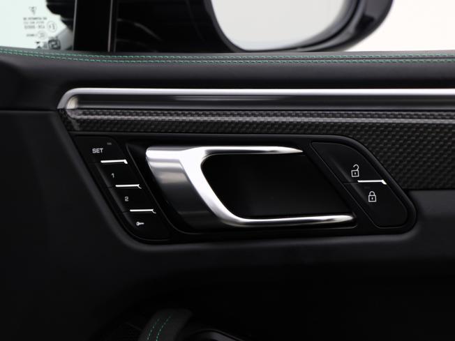 PORSCHE Macan Photo 31
