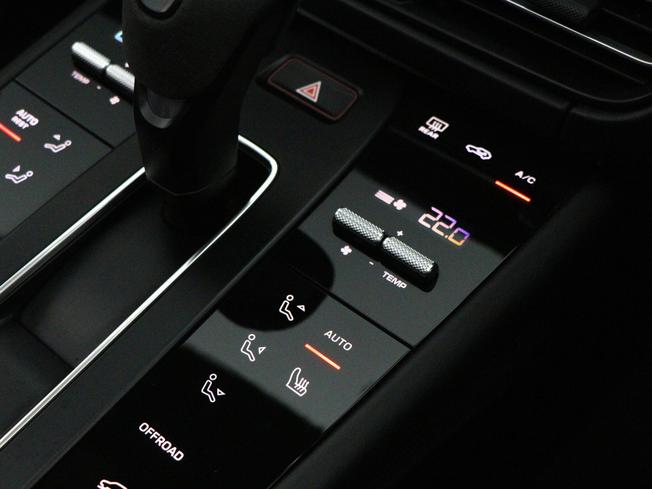 PORSCHE Macan Photo 44