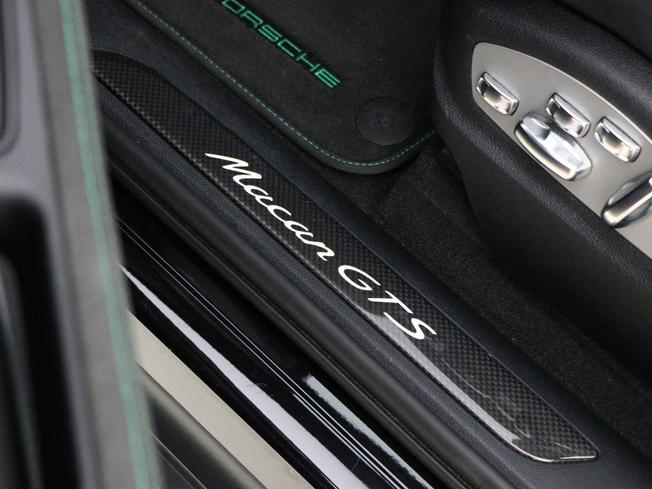 PORSCHE Macan Photo 49