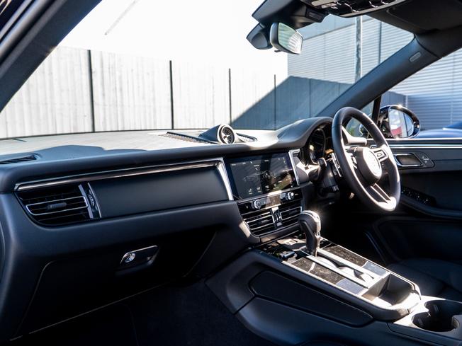 PORSCHE Macan Photo 12