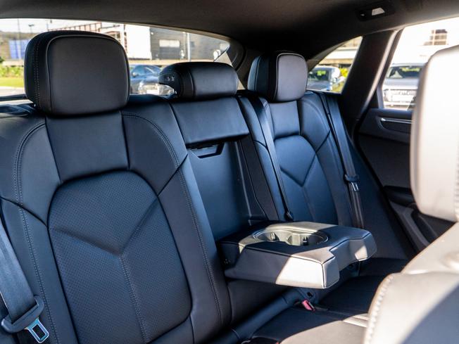 PORSCHE Macan Photo 15