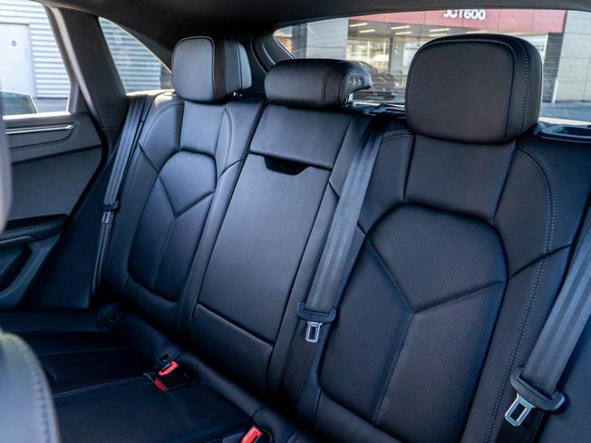 PORSCHE Macan Photo 16