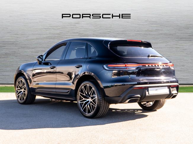 PORSCHE Macan Photo 2