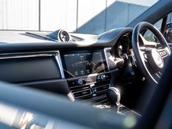 PORSCHE Macan Photo 3