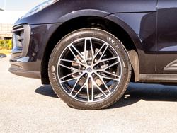 PORSCHE Macan Photo 4