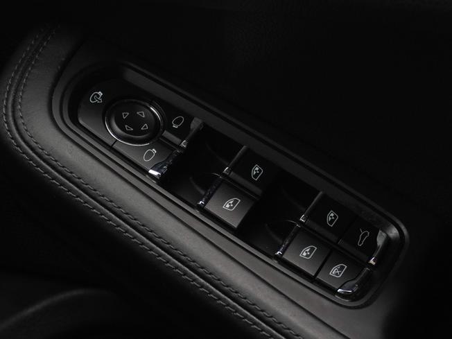 PORSCHE Macan Photo 15